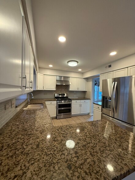 Building Photo - 284 Washo Dr