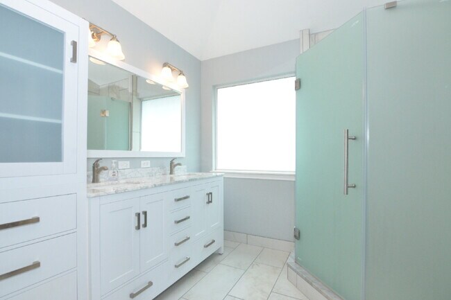 Building Photo - Beautiful Corner Lot Home in Plum Creek