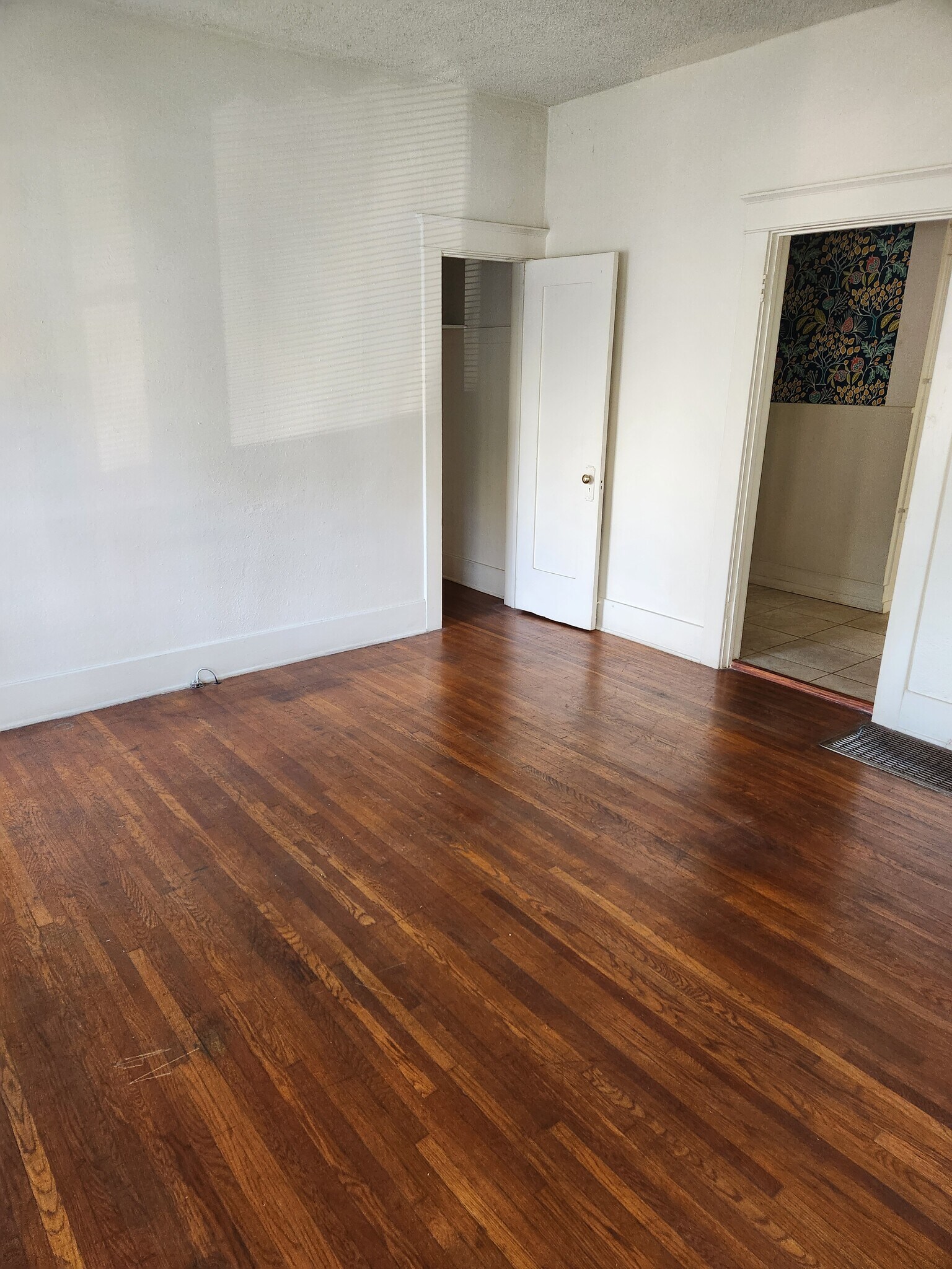 Living Room - 304 N Colorado Pl