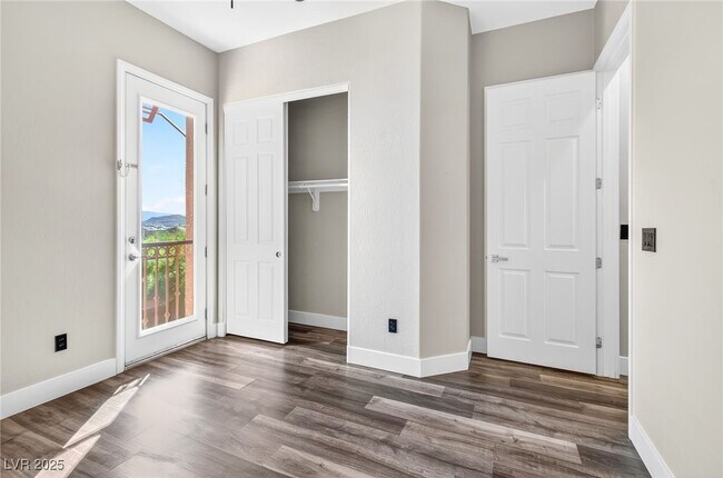 Building Photo - 10091 Sand Key St