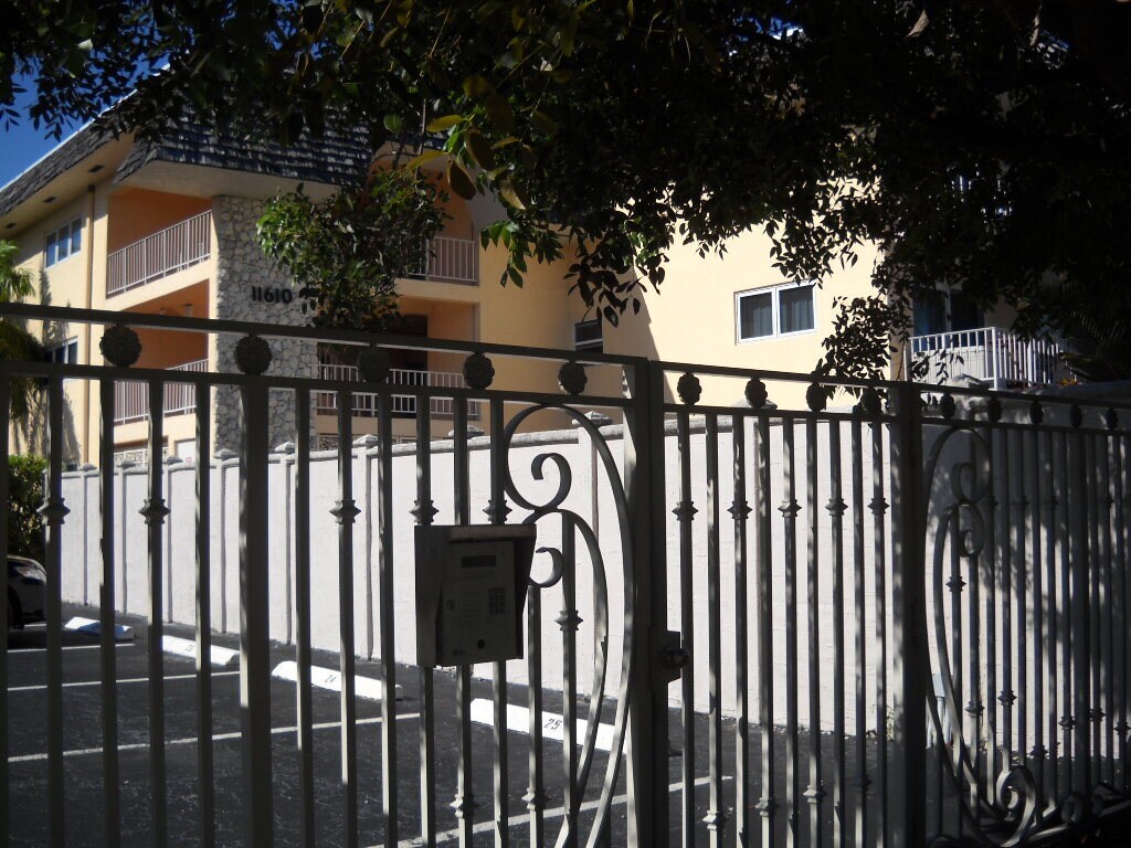 Building Photo - 11610 N Bayshore Dr