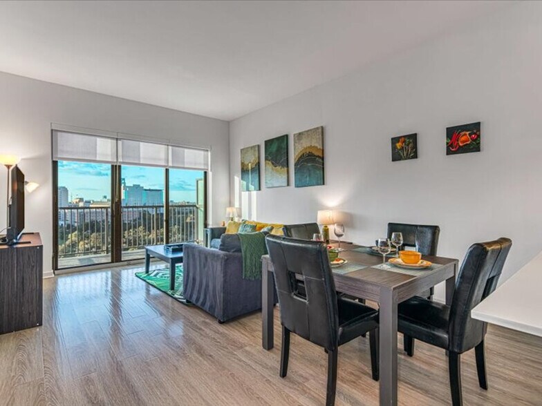 Building Photo - 2121 Holcombe Blvd