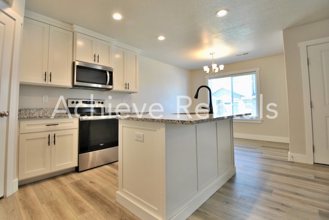 Building Photo - 2053 N 380 E