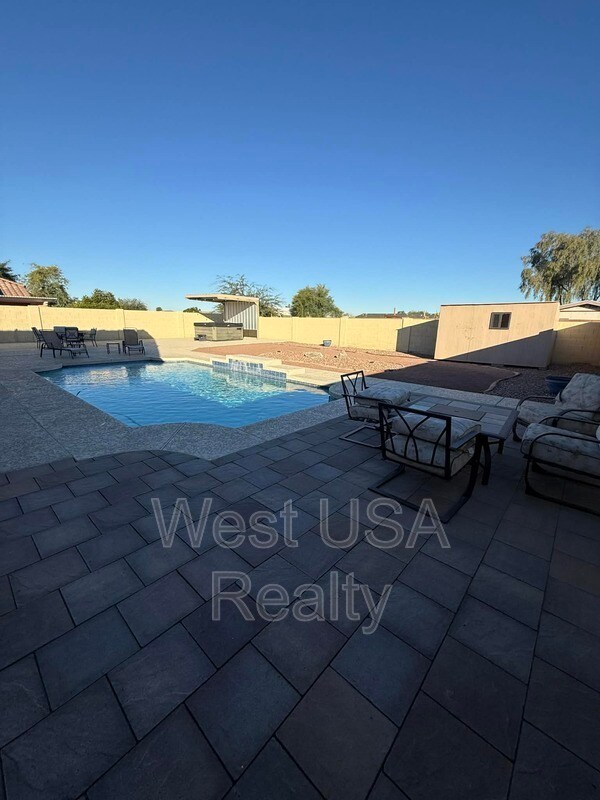 Building Photo - 730 E Press Rd