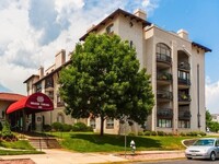 Building Photo - 2 Bedroom Corner Condo Available at Spanis...