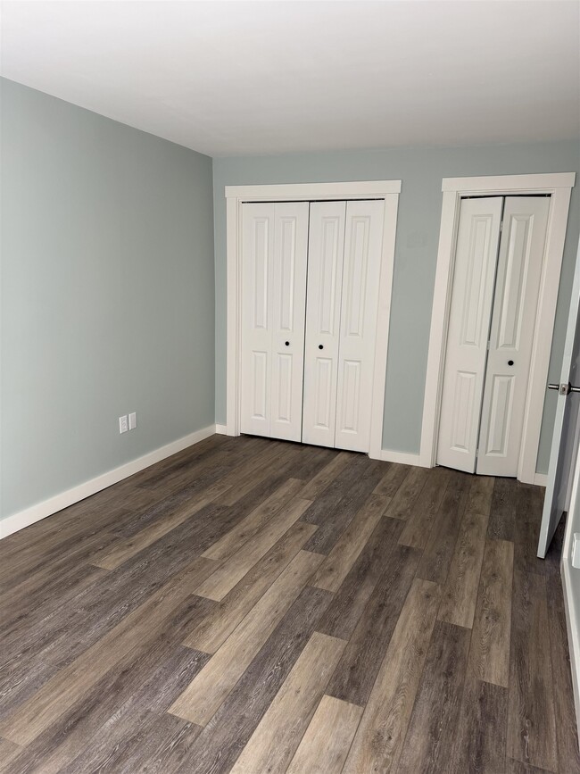 Building Photo - 473 Maple St