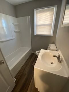 Building Photo - 2638 Summit Ave