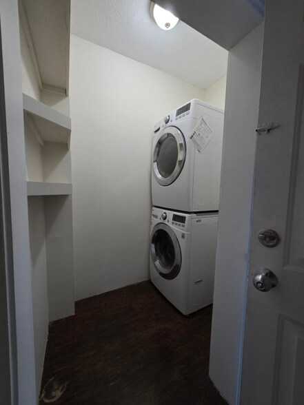 Building Photo - 25-25 Whitmore St