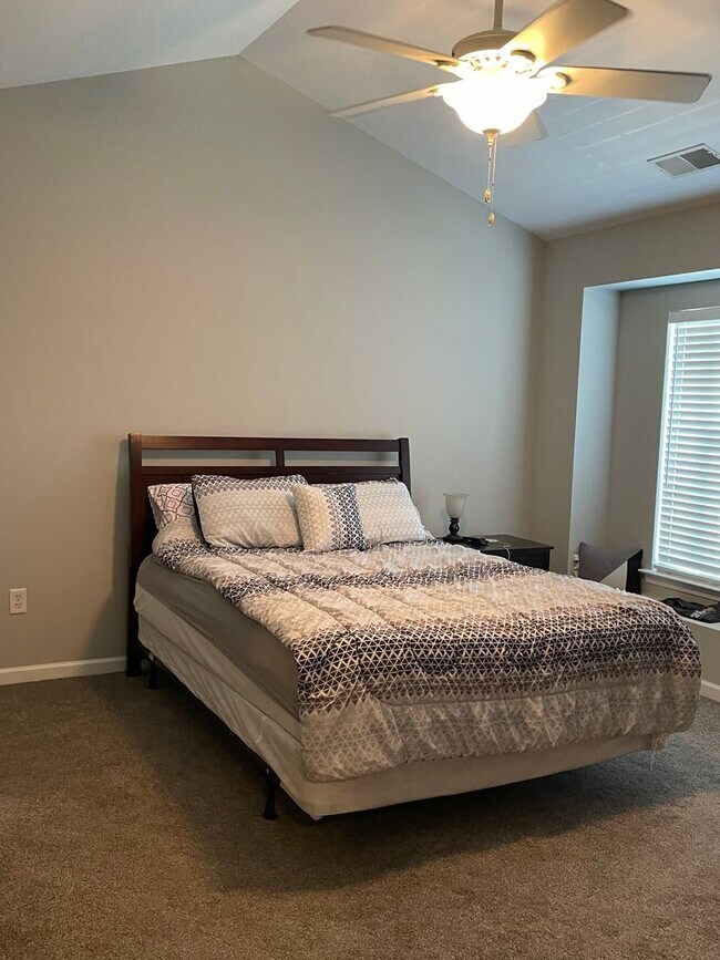 Building Photo - Conveniently Located Townhome in Pooler