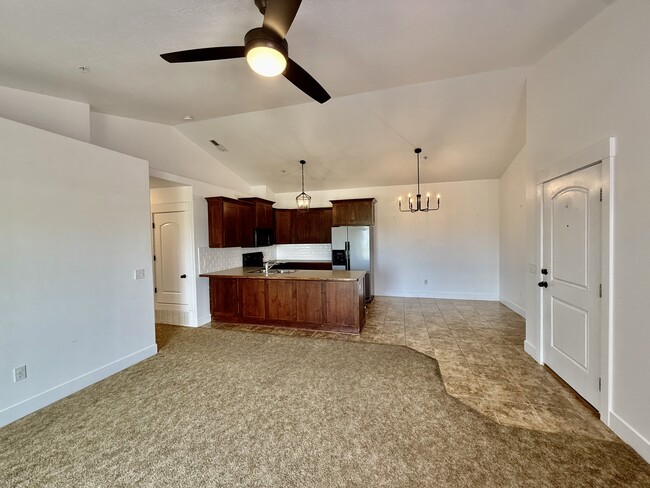 Building Photo - 1045 S 1700 W