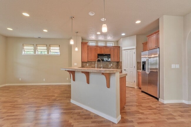 Building Photo - Executive style home