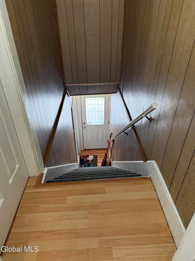 Building Photo - 172 Kingsboro Ave