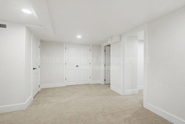 Building Photo - 2514 Clermont St