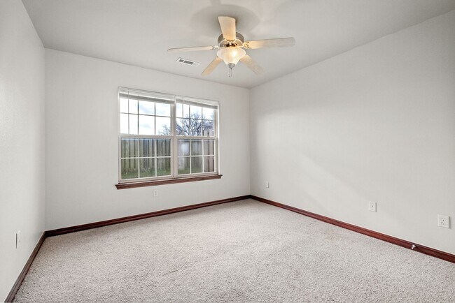 Building Photo - 1270 N Trinity Dr