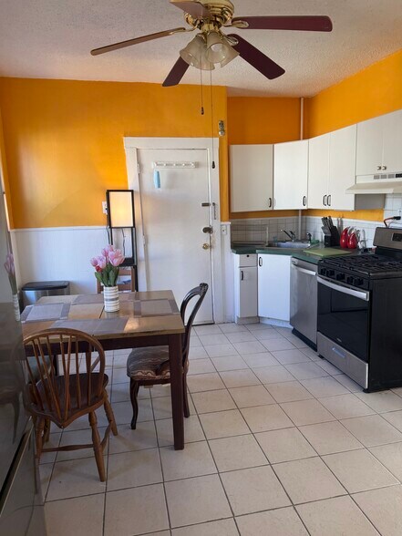 Building Photo - 66 Callender St