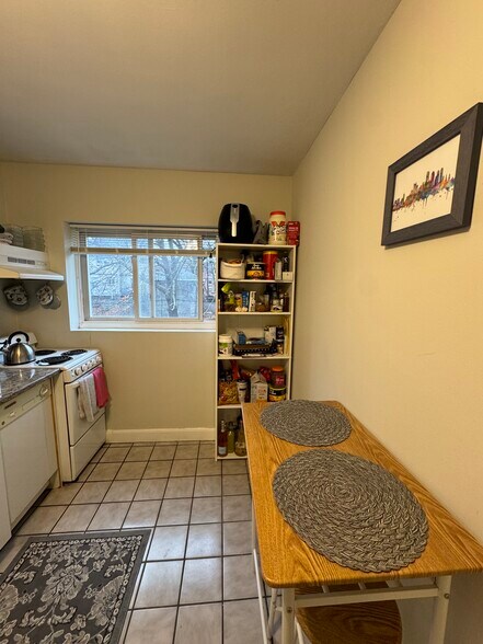 Building Photo - 63 Selkirk Rd