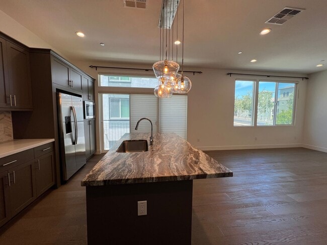 Building Photo - Downtown SJ SMART tri-level condo availabl...