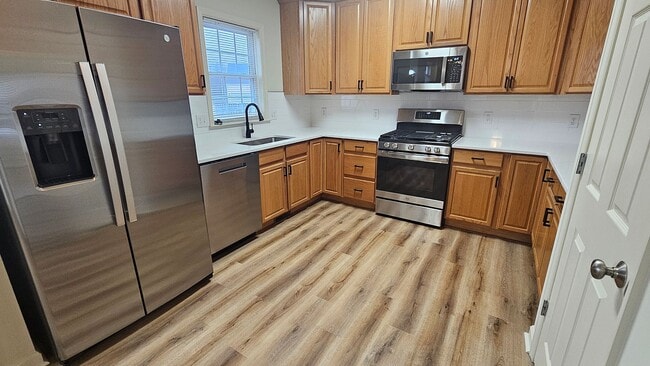 Building Photo - Bright & Spacious Home in Fredericksburg!