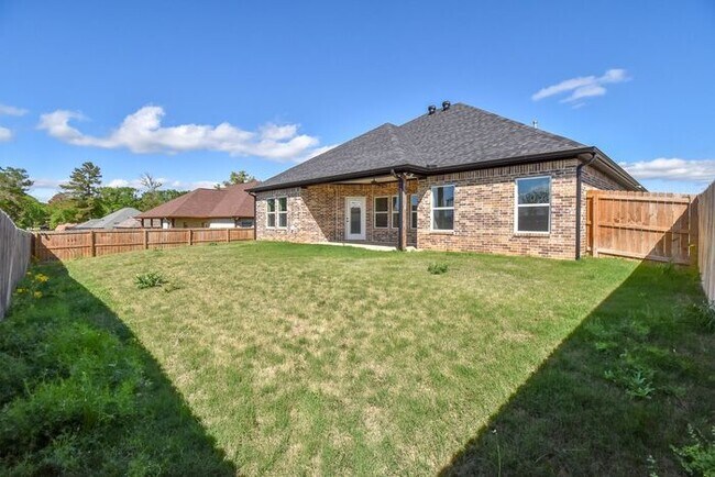Building Photo - Tour Today! Stunning 4 Bedroom 2 Bath in W...