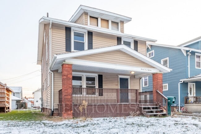 Building Photo - Pristine 3BR Home with 2-Car Garage & Designer Finishes