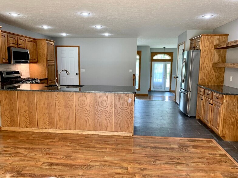 Building Photo - 1209 W. Aspen Ct.