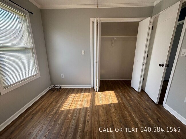 Building Photo - 3615 Ellen Dr