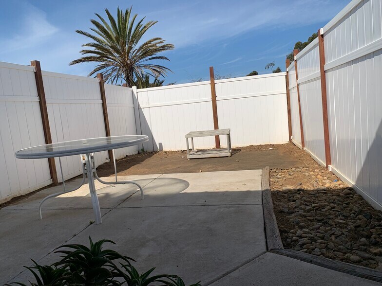 Building Photo - 2347 Pio Pico Dr