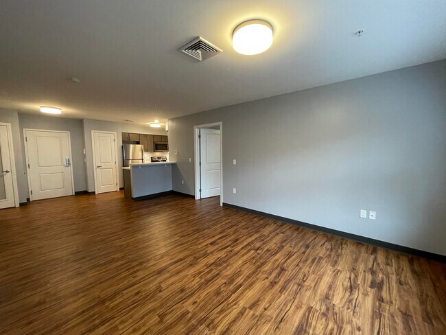 Building Photo - 15 E Ridge Dr