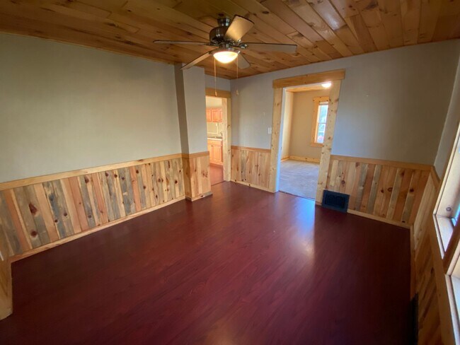 Building Photo - 517 N Ashland Ave