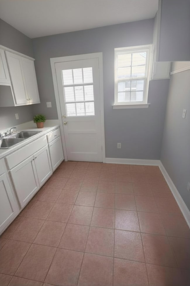 Building Photo - 690 Hudson St