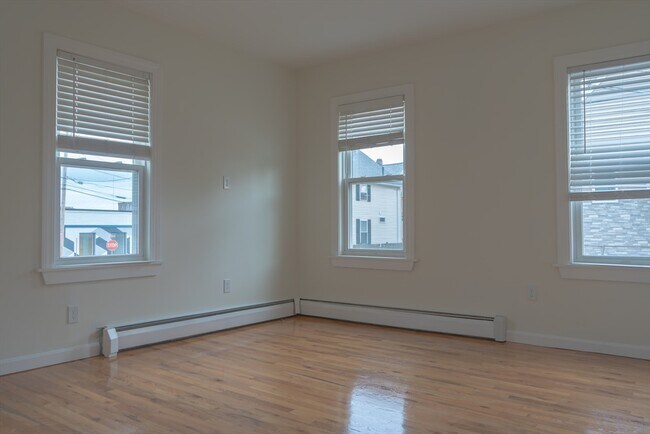 Building Photo - 15 Washburn St