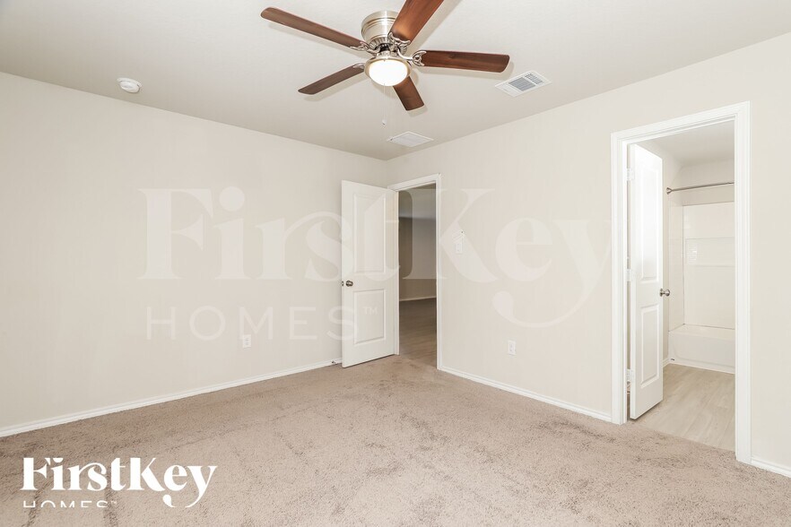 Building Photo - 14030 Silos Meadows