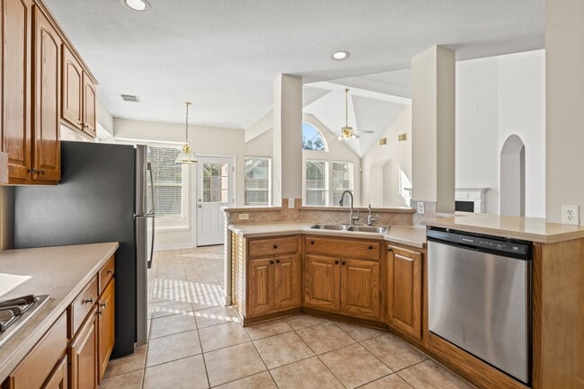 Building Photo - 5819 Brook Bend Dr