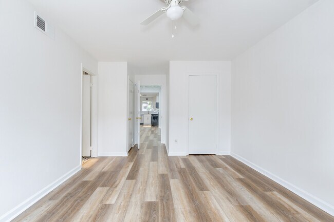 Building Photo - 346 Carpenter Dr NE