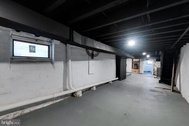 Building Photo - 6205 Elmwood Ave