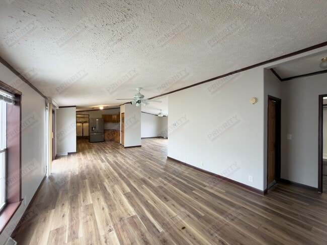 Building Photo - Spacious 4 bedroom single family home