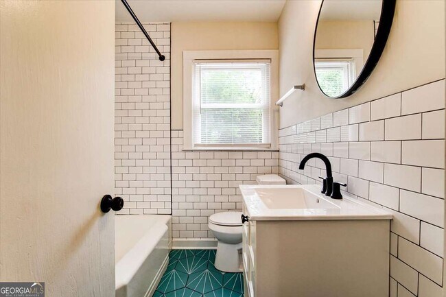 Building Photo - 210 Bryan St