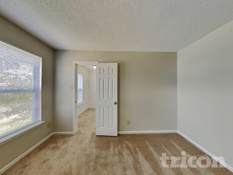 Building Photo - 9899 Olympic Cir