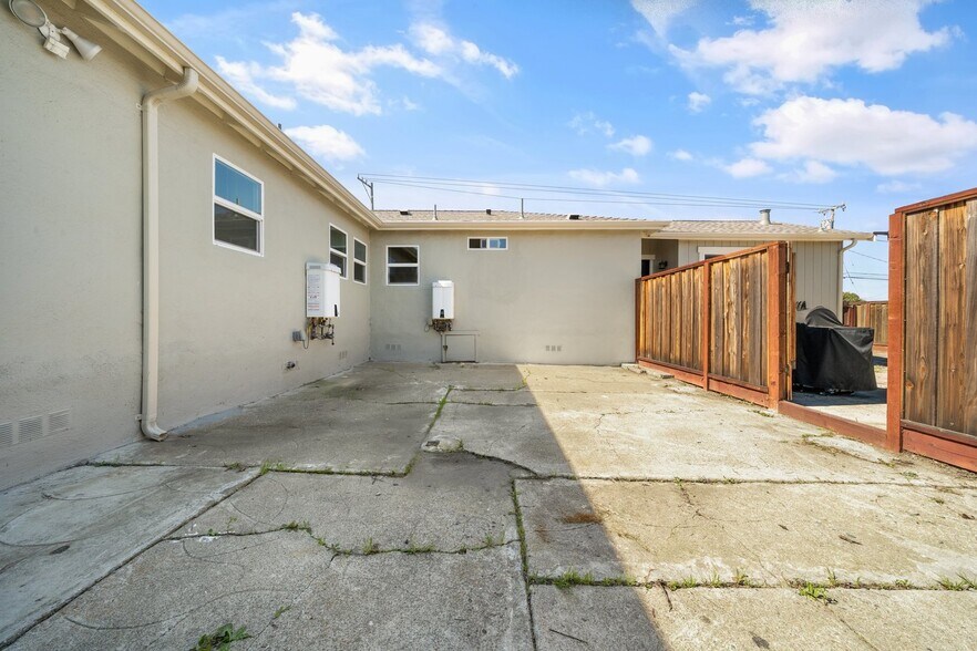 Building Photo - 96 W Siino Ave
