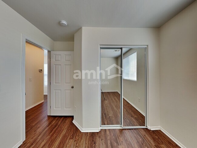 Building Photo - 3005 W Ferruccio Pl