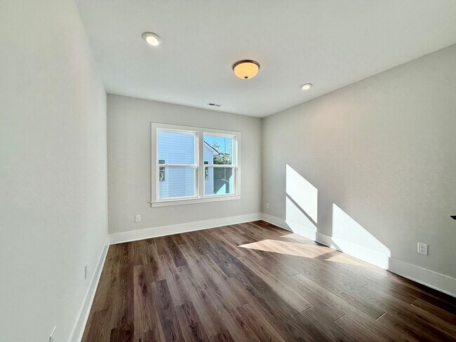 Building Photo - Newly Built 5BD, 4.5BA Knightdale Home wit...