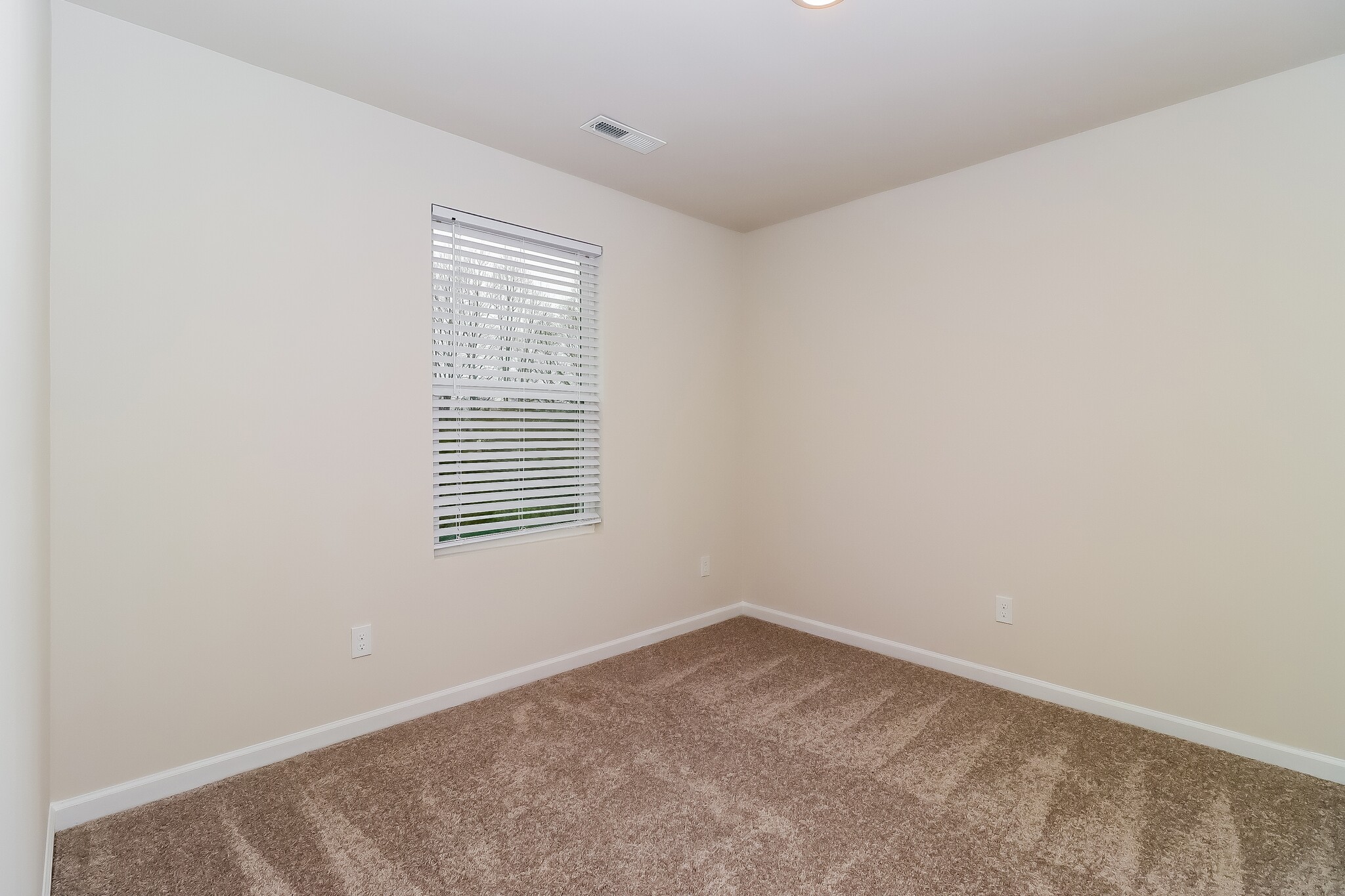 Building Photo - 220 Grassy Meadow Ln