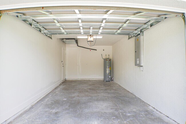 Building Photo - Brand New Duplex 2024 3 beds 2 baths with ...
