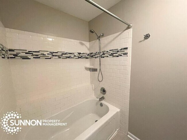 Building Photo - 3 bed / 2 bath Bungalow in the Heart of NoDa!
