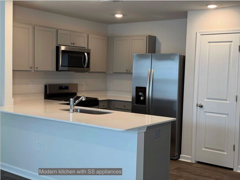 Building Photo - 313 Cherry Laurel Dr
