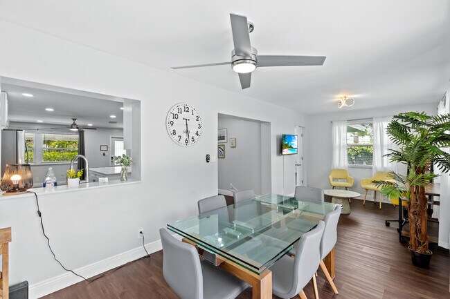 Building Photo - 1800 NE 28th Ave