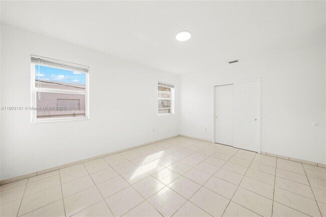 Building Photo - 1271 NE 159th St