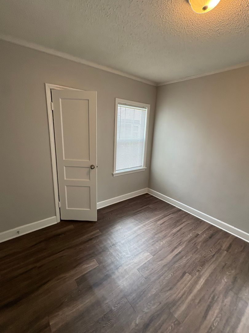 Building Photo - 993 Gordon St