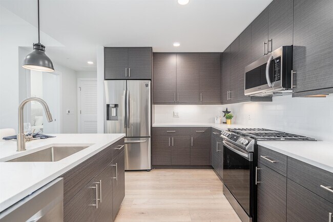 Primary Photo - 418 Palisade Ave