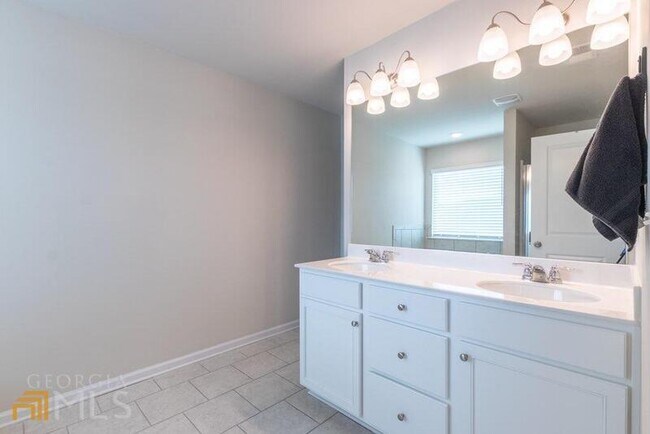 Building Photo - 3506 Lakeview Crk